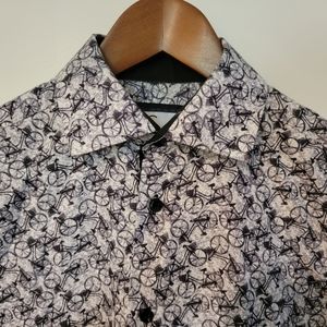 Slim fit small wrinkle resistant shirt with bicycles pattern